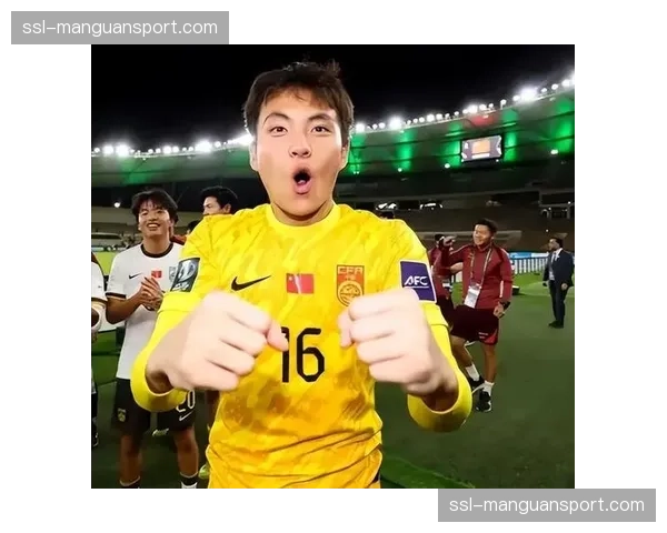 国足集结：新一期国家队名单公布，多名中超球员入选。